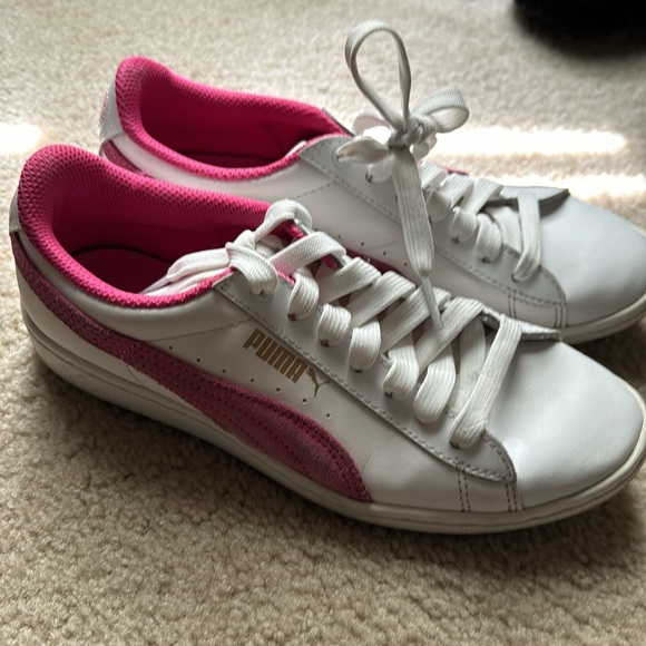 White & hot pink striped puma sneakers very comfy, in great condition! - Picture 3 of 6